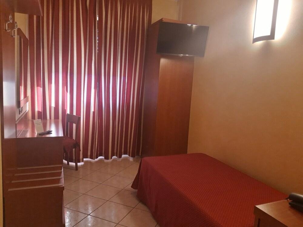Hotel Ceretto Busca Exterior photo