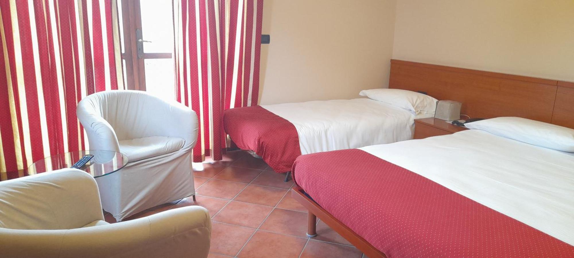 Hotel Ceretto Busca Exterior photo