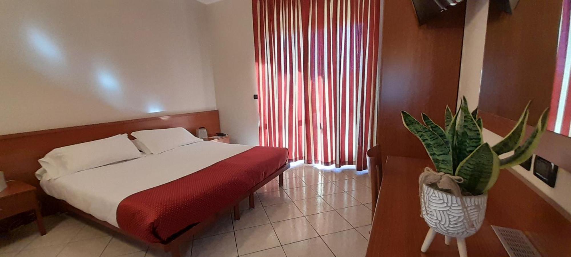 Hotel Ceretto Busca Exterior photo