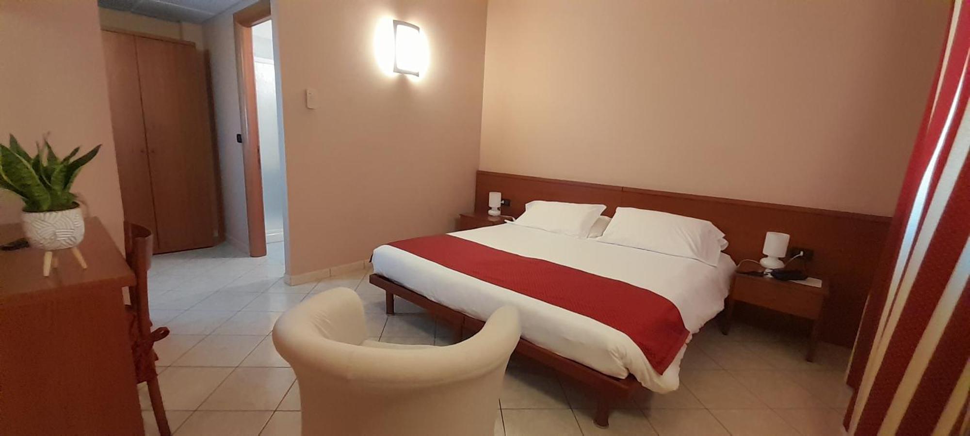 Hotel Ceretto Busca Exterior photo