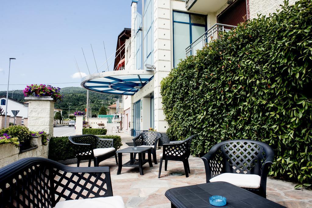 Hotel Ceretto Busca Exterior photo
