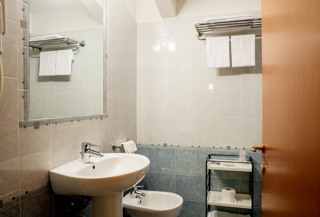 Hotel Ceretto Busca Exterior photo